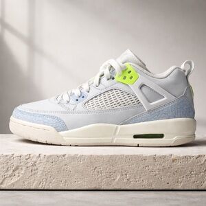 Brand New In Box Nike Spizike Low Light Blue & Neon Accent Youth Size 5Y 🔥🔥